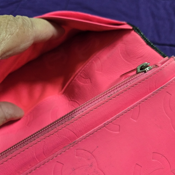 AUTHENTIC CHANEL CAMBON LAMBSKIN BLACK LEATHER WITH WHITE CC'S WALLET - Picture 11 of 11